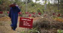 Le nombre de malades d'Ebola repart à la hausse, la faute aux enterrements
