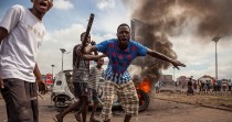 Après de violents affrontements, la ville de Kinshasa fume et compte ses morts