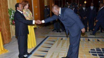 Le grand détournement des Camerounais qui parodient la courbette de leur ministre
