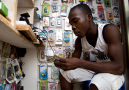 Au Mali, des "téléchargeurs" humains remplacent Spotify